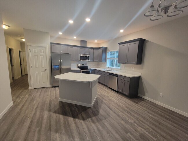 Building Photo - AVAILABLE NOW! New Construction in Yelm ga...