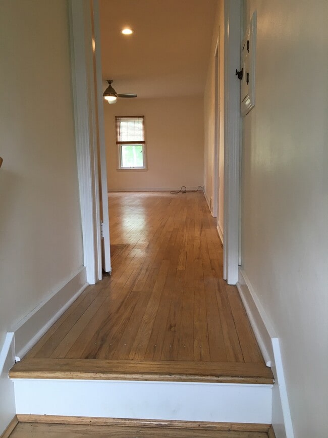 Building Photo - 907 Pleasant Dr