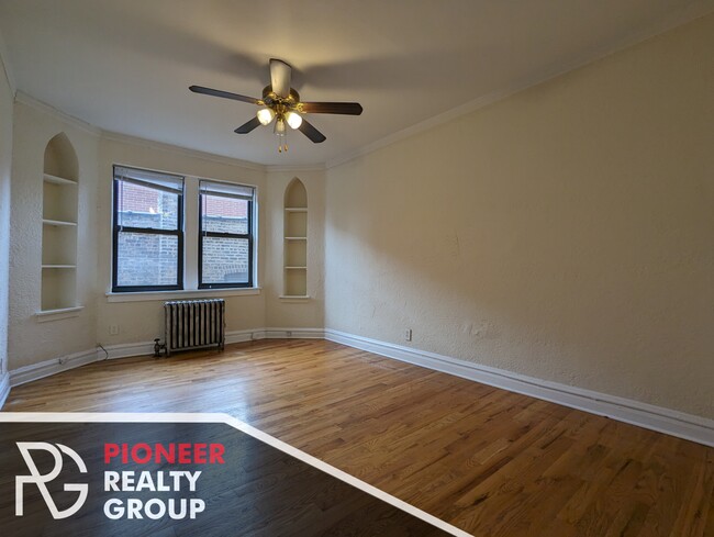 Building Photo - 4831 N Damen Ave