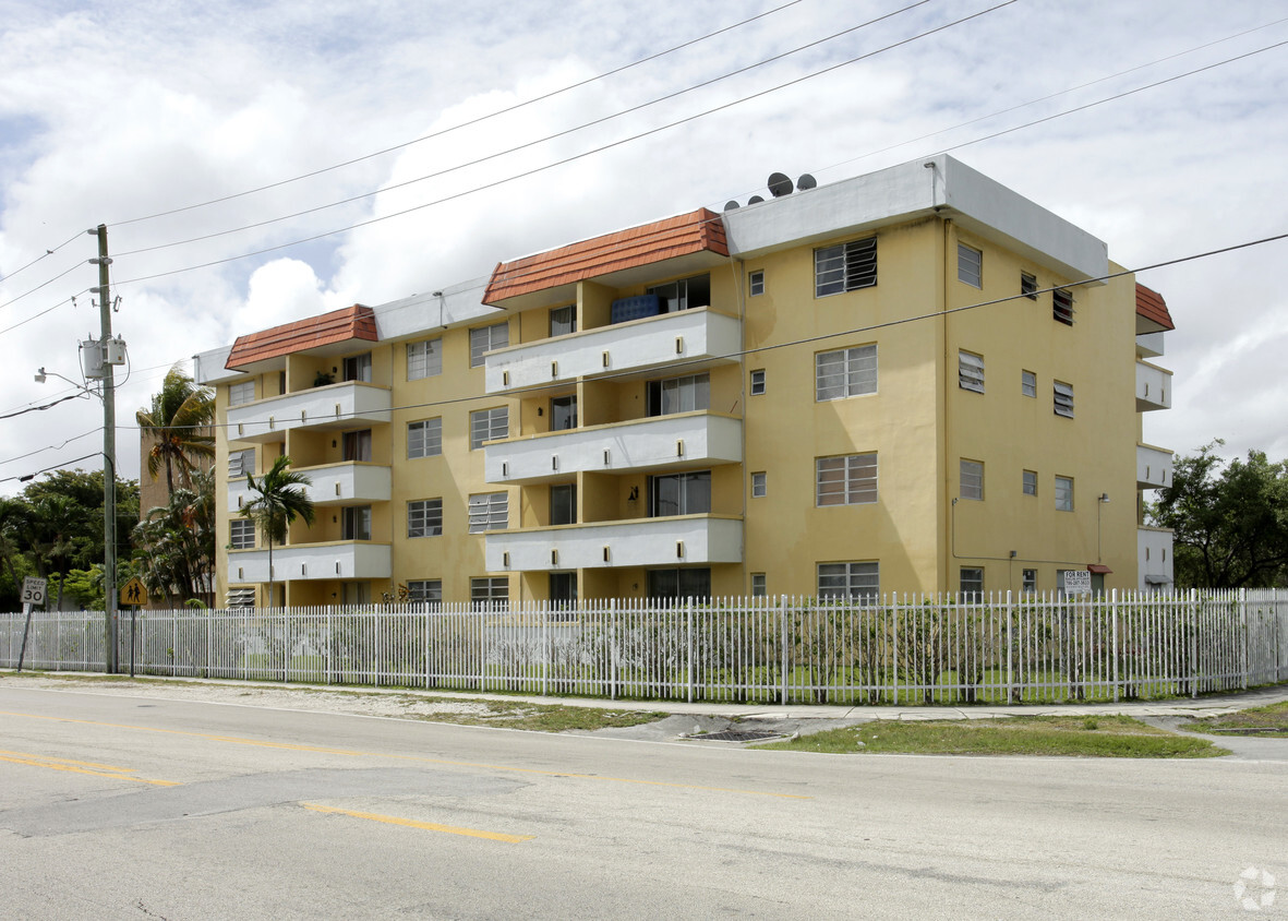 Primary Photo - Biscayne Tower Apartments