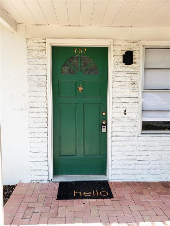 Building Photo - 707 S Lois Ave