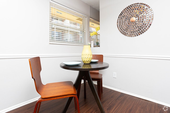 2HAB, 1BA - 950 ft² - Comedor - The Life at Lexington