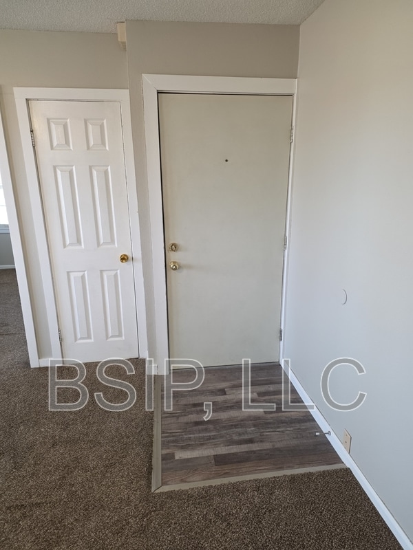 Building Photo - 1141 NE Chester Ave