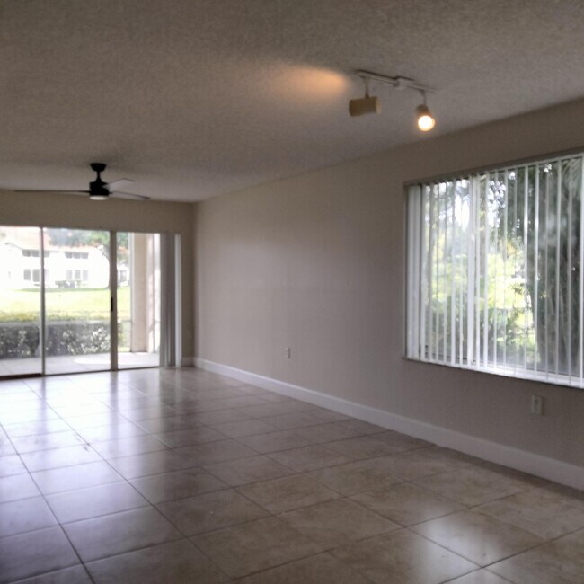 Foto del edificio - 4108 Glenmoor Dr
