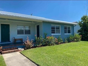 Building Photo - 414 Arricola Ave