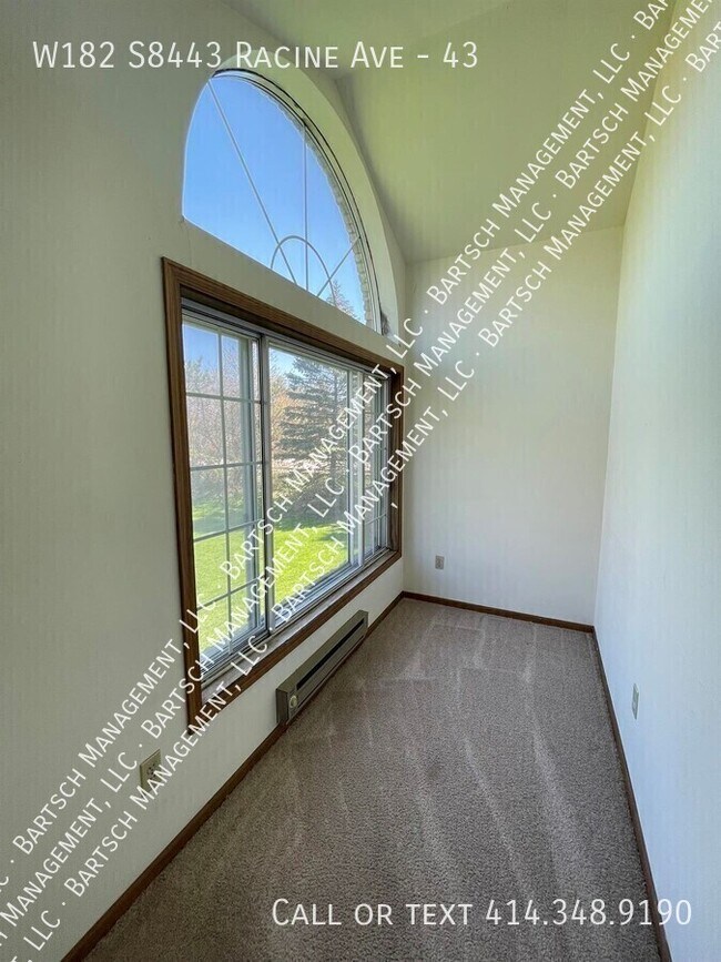 Foto del edificio - W182 S8443 Racine Ave-43