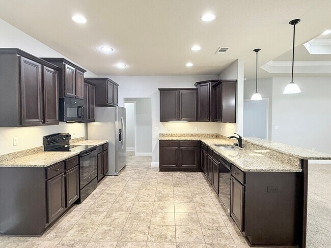 Building Photo - Spacious 2-Story Home in Winners Gait