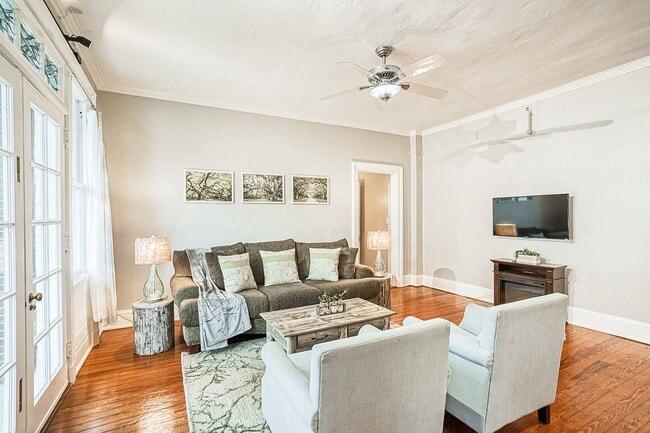Building Photo - Furnished & Perfectly Located Downtown in ...