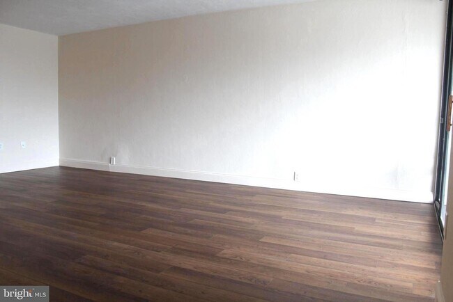 Foto del edificio - 1421 Forest Ln