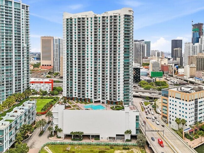 Foto del edificio - 350 S Miami Ave