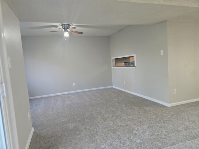 Foto del edificio - 94 Balsam Rd