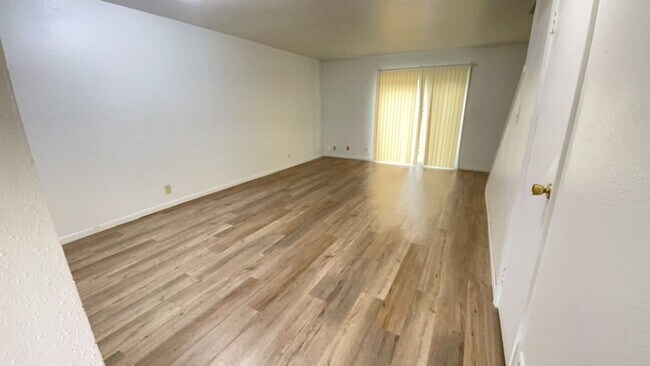 Foto del edificio - 2 bedroom, 1.5 bath 2-story condo in Coralville