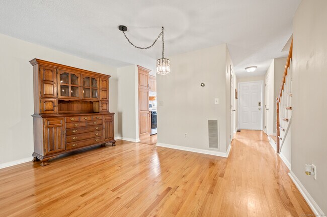 Building Photo - 5 Hubbard Run Dr