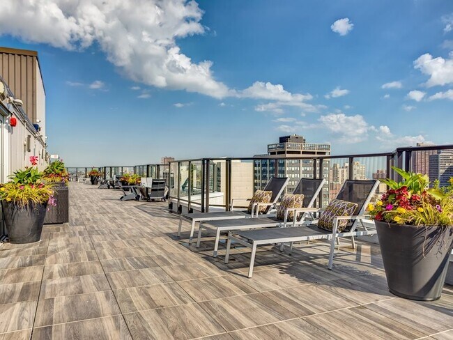 Foto del edificio - 2556 N Clark St