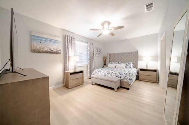 Building Photo - 2368 San Jacinto Dr