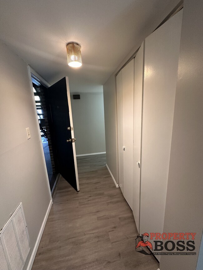 Foto del edificio - 7322 Noble St