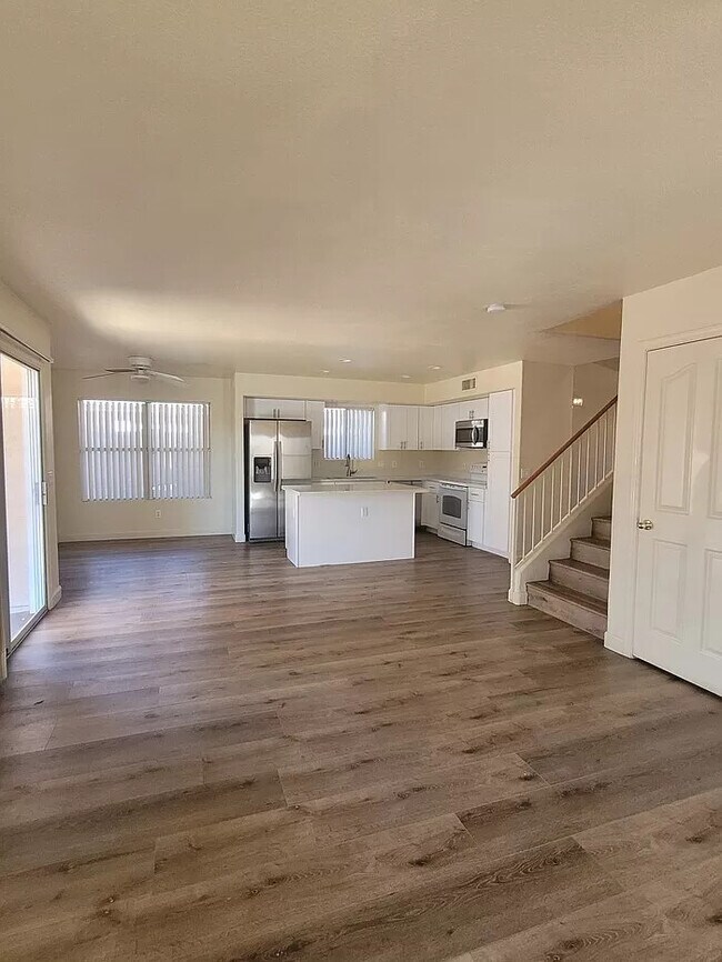 Building Photo - Stunning 4-bedroom 2.5 bath home