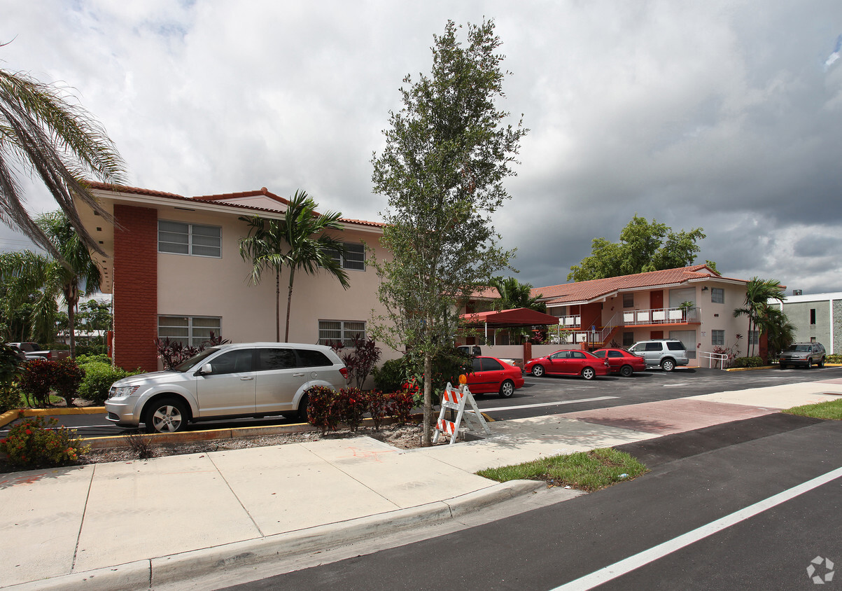 Primary Photo - Hollywood Courtyard Apartments