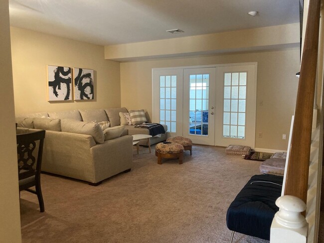 Building Photo - 616 Springhouse Ln