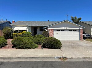 Building Photo - 16597 Selby Dr