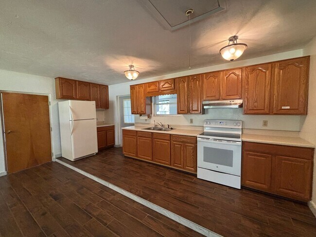 Building Photo - 6352 NE 86th Ave