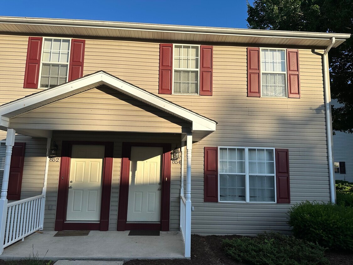 Primary Photo - 854 Patrick Henry Dr
