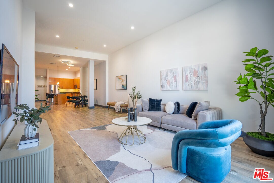 Foto principal - 3223 W 6th St