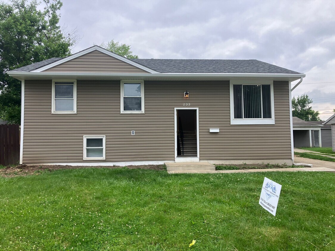 Primary Photo - 233 Lincolnshire Rd