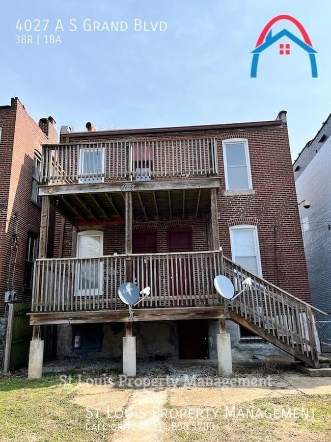 Building Photo - Large apartment with hardwood floors