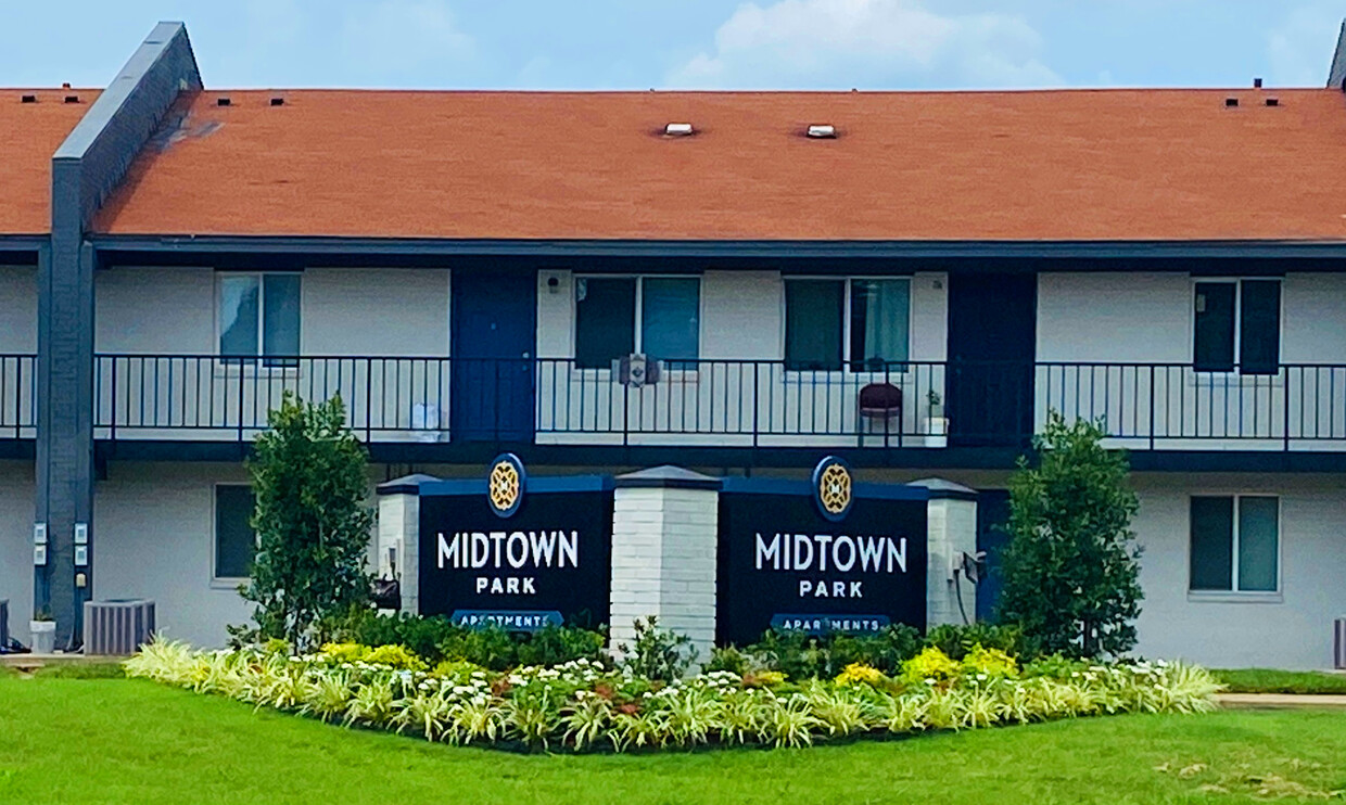 Midtown Park is located on 21st in between Yale and Sheridan. - Midtown Park Apartments