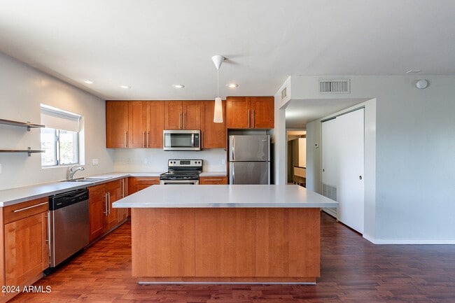 Building Photo - 1630 E Georgia Ave