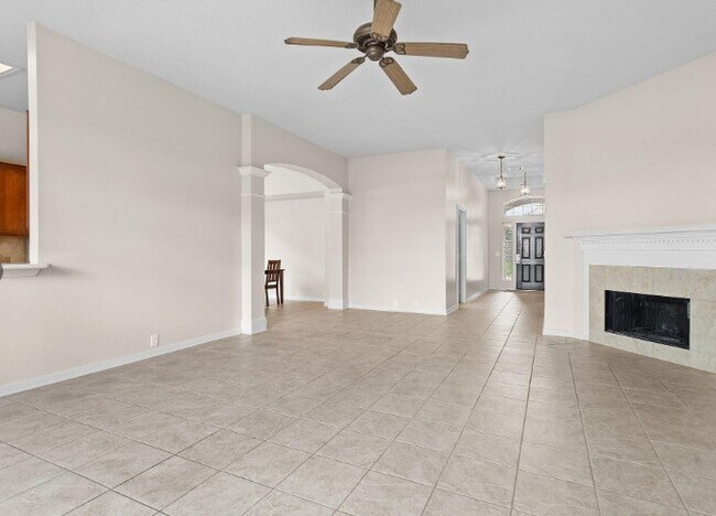 Foto del edificio - 8817 Sunforest Ln