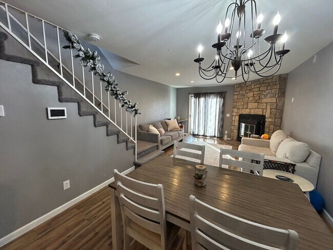 Foto del edificio - Quite 3 bed 2 bath home in 80916!!!