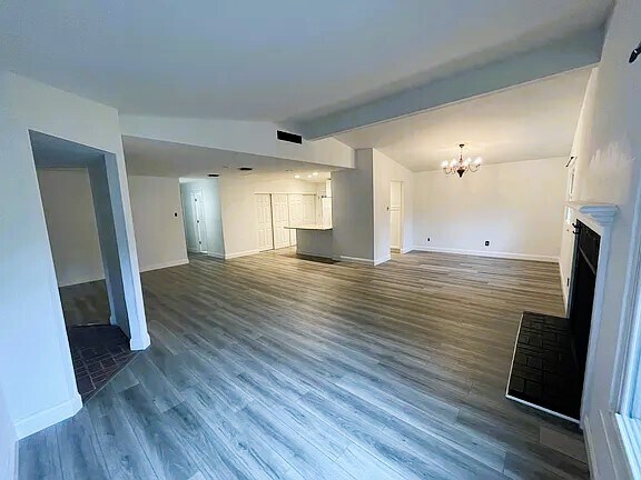Foto del edificio - 2526 Trossock Ln