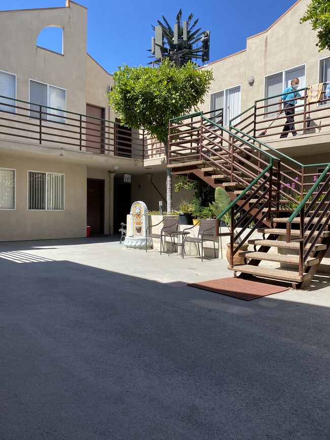 Foto del edificio - 5260 Huntington Dr S