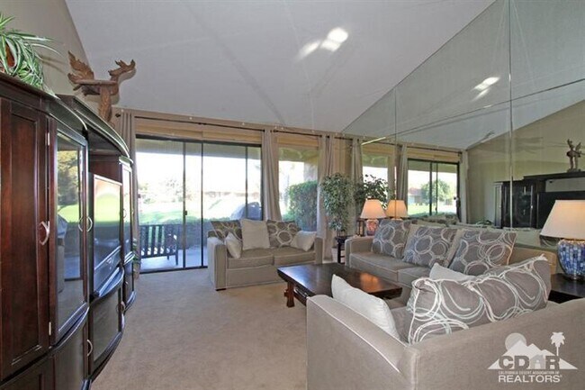 Building Photo - 40 Palma Dr