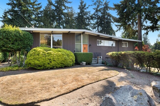 Building Photo - Updated Home in Normandy Park