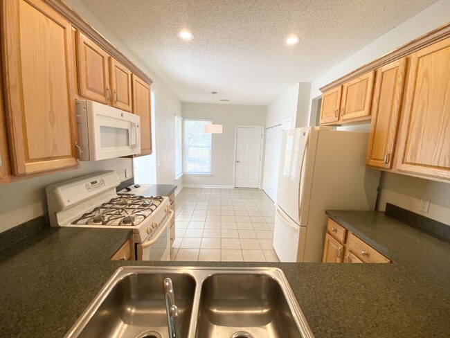 Foto del edificio - Wake up to a Golf Course View at this Home...