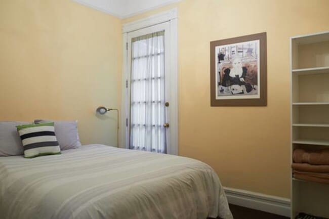 Building Photo - 131 Coleridge St