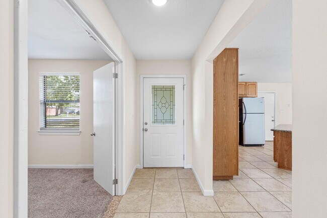 Building Photo - 137 Deville Dr