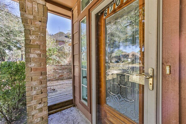 Foto del edificio - 6703 Sutter Park Ln