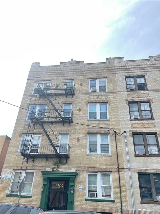 Primary Photo - 5309 Hudson Ave
