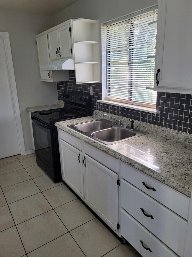 Foto del edificio - 4220 Ponds Dr