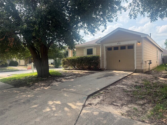 Foto del edificio - 8103 Forest Glen Dr