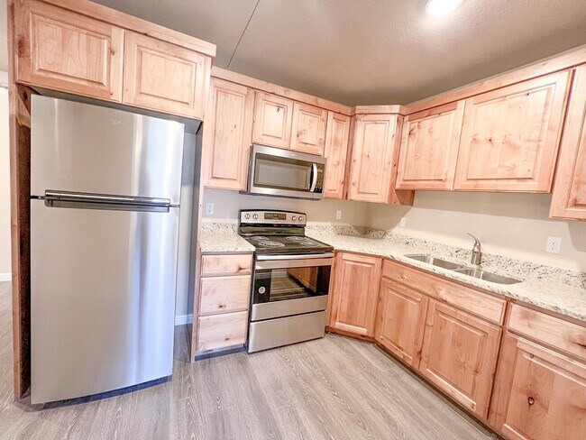 Building Photo - S105 2 Bed 1 Bath in Hildale *utilities included*