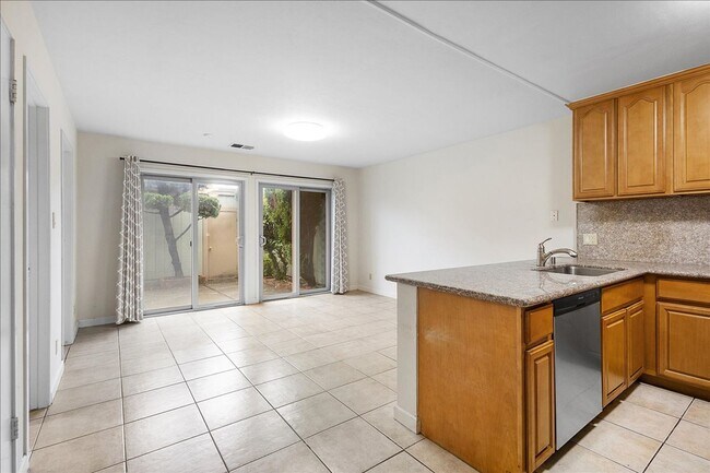 Foto del edificio - 3310 Fir Ave