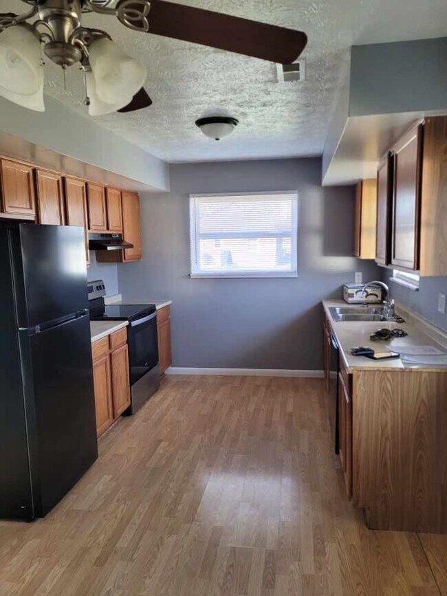 Foto del edificio - 7092-7094 N Manor Dr