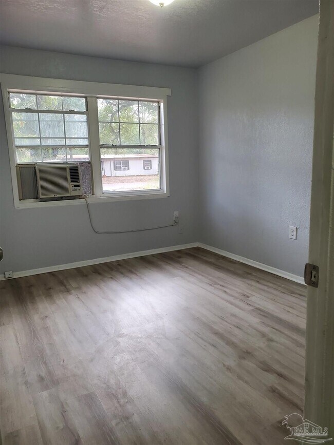 Foto del edificio - 6448 Gaynell Ave