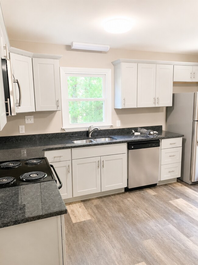 Foto del edificio - 2 Bed 1 Bath Renovated Duplex