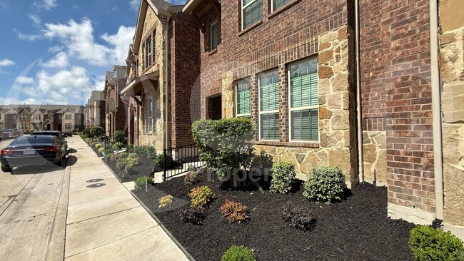 Building Photo - 2141 Steer Creek Pl